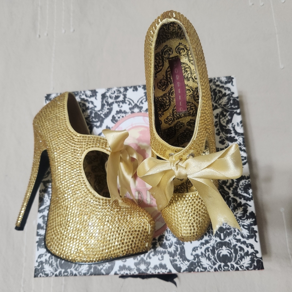 Bordello Gold Rhinestone size 6